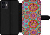 Bookcase Geschikt voor iPhone 12 telefoonhoesje - Design - Flower Power - Kleuren - Met vakjes - Wallet case met magneetsluiting