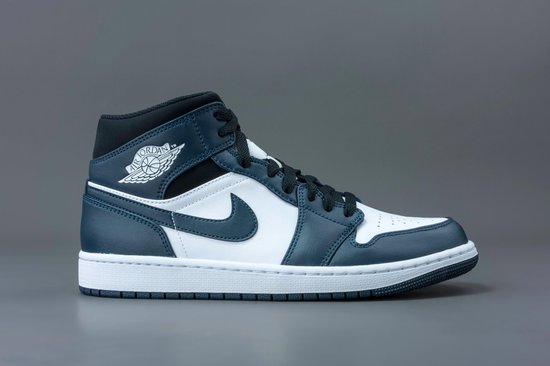 Nike Air Jordan 1 Mid, Armory Navy/White-Black, 554724 411, EUR 41 | bol.com