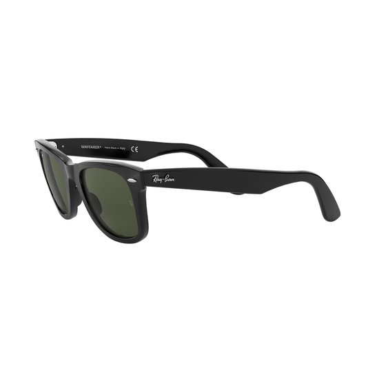 Zwarte Wayfarer zonnebril met groene glazen, handgemaakt in Italië.