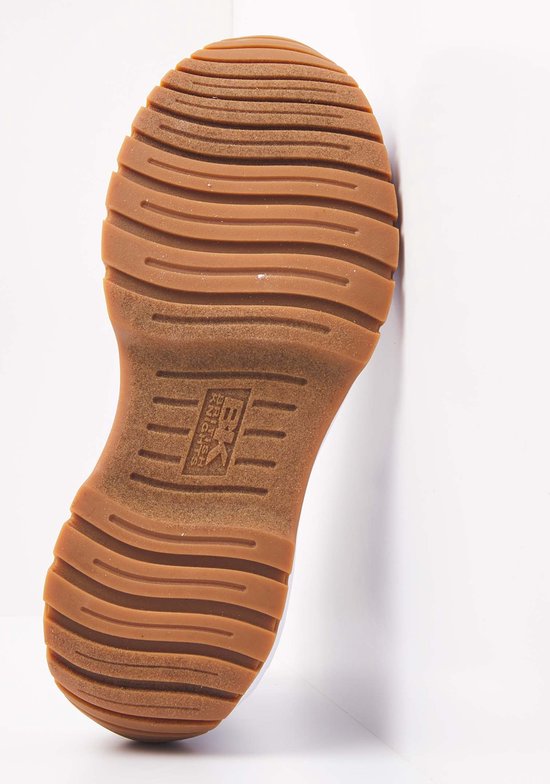 Onderkant van een bruine, geribbelde rubberen zool met 'BK' logo.
