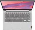 Lenovo IdeaPad Slim 3 Chromebook met een grijs toetsenbord en trackpad, opengeklapt met een roze en paarse wallpaper.