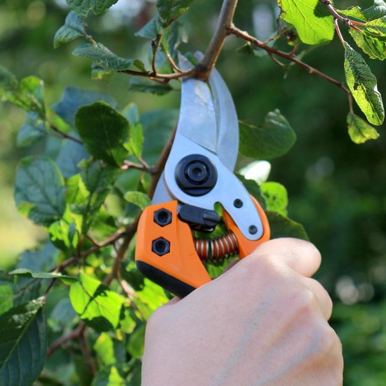 Bypass snoeischaar voor jong hout - hoogwaardig staal - lengte 21 cm - zwart oranje van Fiskars — afbeelding 2