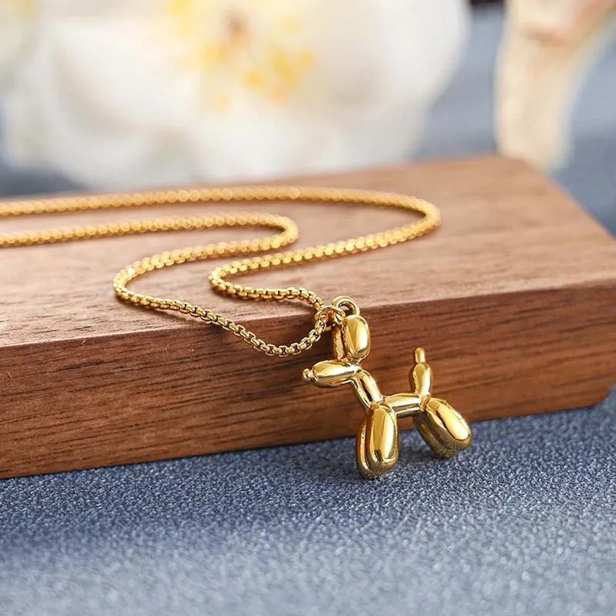 Goudkleurige Ketting met een Hondje - Balloondog - Ballonhond