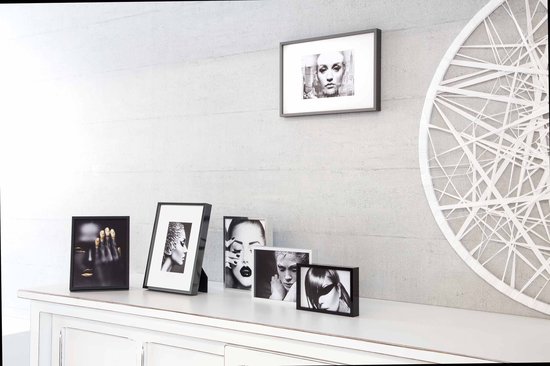 Cadre photo Nielsen Alpha en aluminium gris foncé brillant 24x30cm