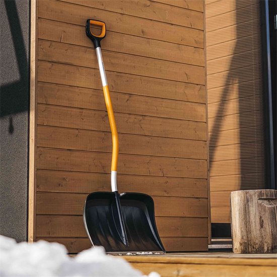 FISKARS gebogen sneeuwschuiver - X-serie - 1,53m van Fiskars — afbeelding 3