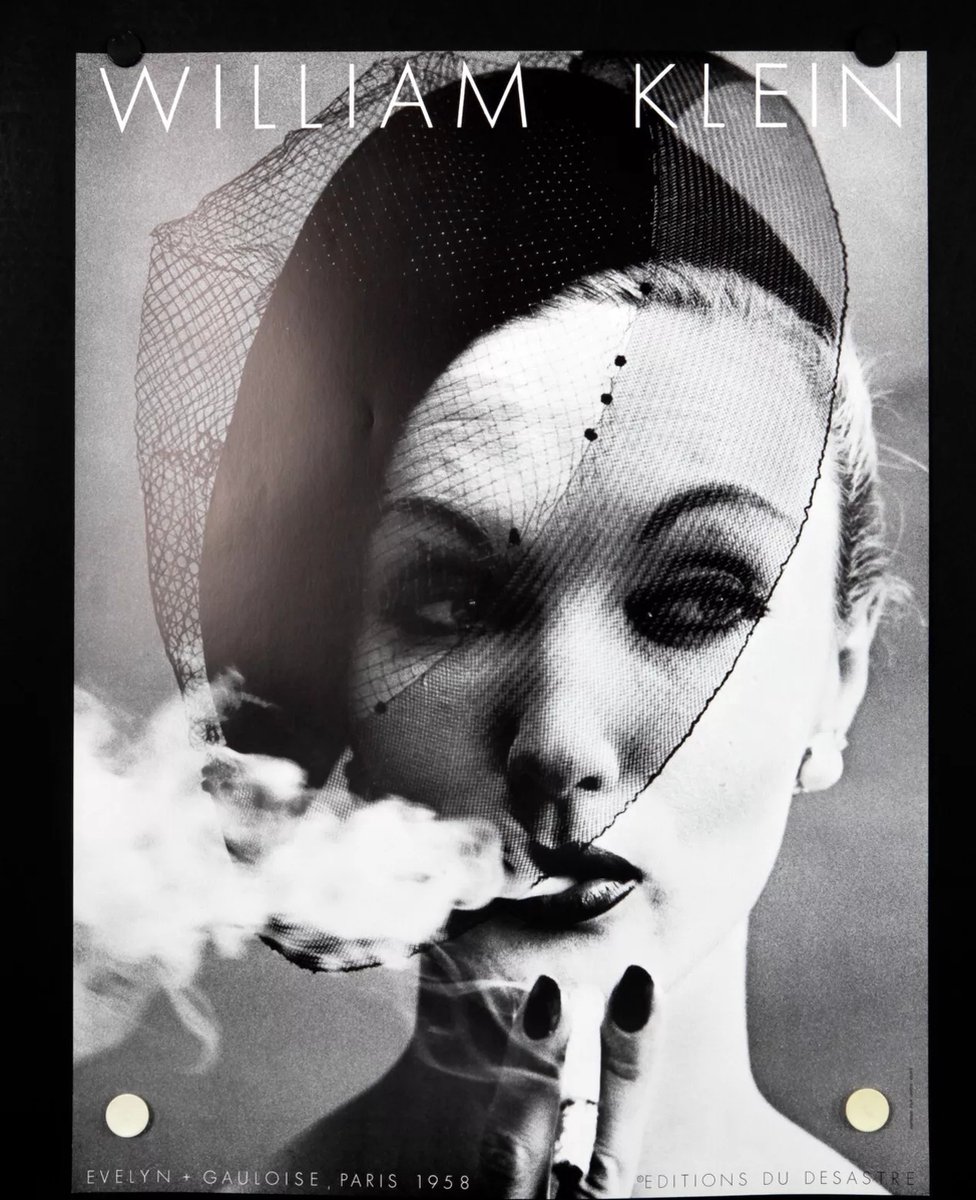 Catch Projecten Poster - Evelyn + Gauloise - William Klein - Zwart/Wit - Jaren 80 - 60x80 cm Multicolor