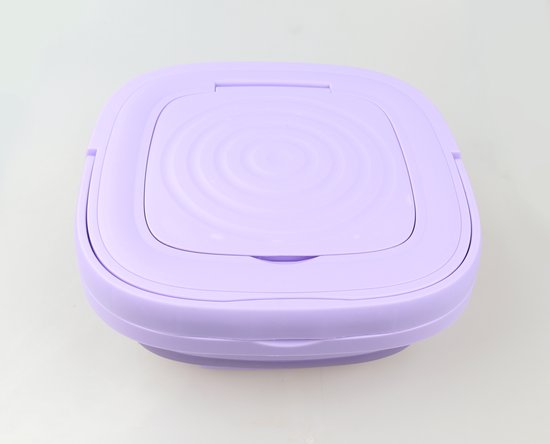 Gesloten paarse inklapbare mini-wasmachine met deksel met cirkelpatroon.