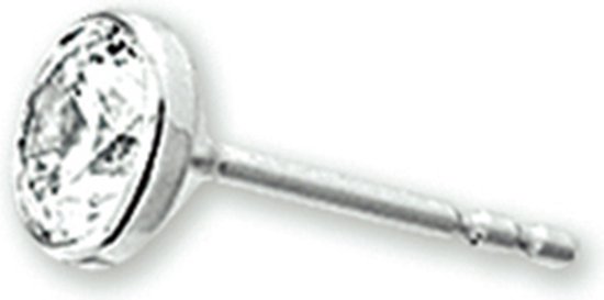 Zilveren oorstekker met een witte zirkonia steen, gezet in een zilveren kastje.
