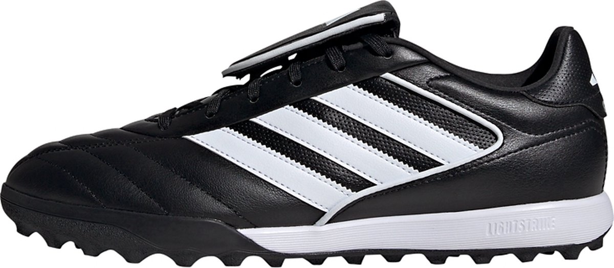 Zwarte adidas Copa Gloro 2 turf voetbalschoenen met rundlederen bovenwerk en witte iconische strepen.