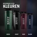 Groene, zwarte, rode en blauwe ZEUZ shakers naast elkaar.