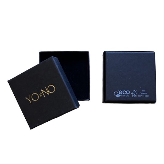 Boîtes à bijoux noires avec "YO&NO" et "eco friendly".