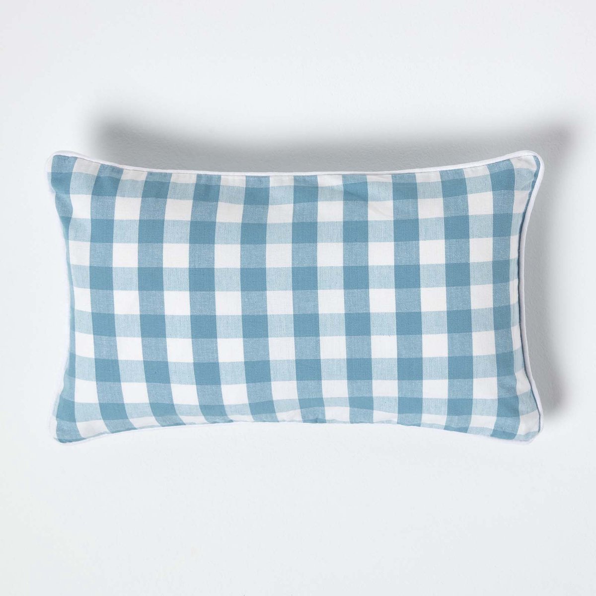 Homescapes blauw geruite kussenhoes 30 x 50 cm gemaakt van 100% katoen