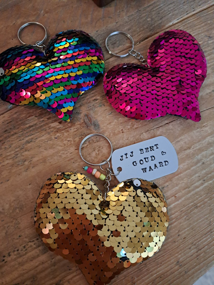 By_Evelien Sleutelhanger - Jij bent GOUD waard - Hartje - Liefste Juf - Bijzondere juf - Speciale juf - Vriendin - Lieve Zus - Lief Zusje - Secretaressedag - Graveren - Speciaal Cadeau - MOEDERDAG