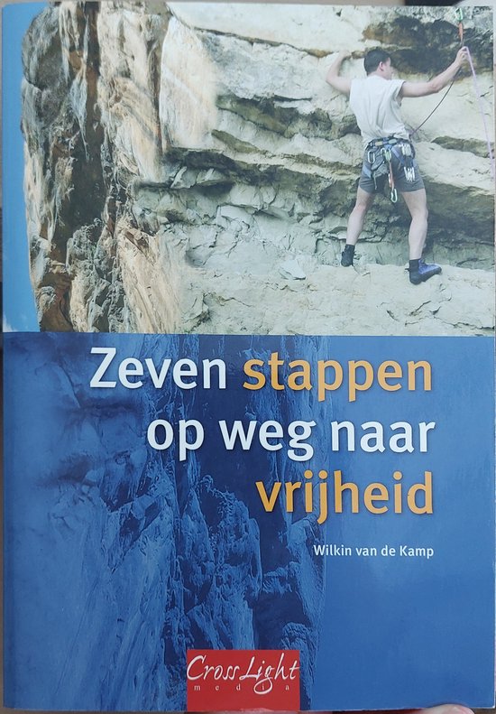 Boekomslag met klimmer op rotswand en titel 'Zeven stappen op weg naar vrijheid'.