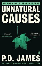 Boekomslag 'Unnatural Causes' van P.D. James met een groen blad waarin een silhouet in een bos zichtbaar is.