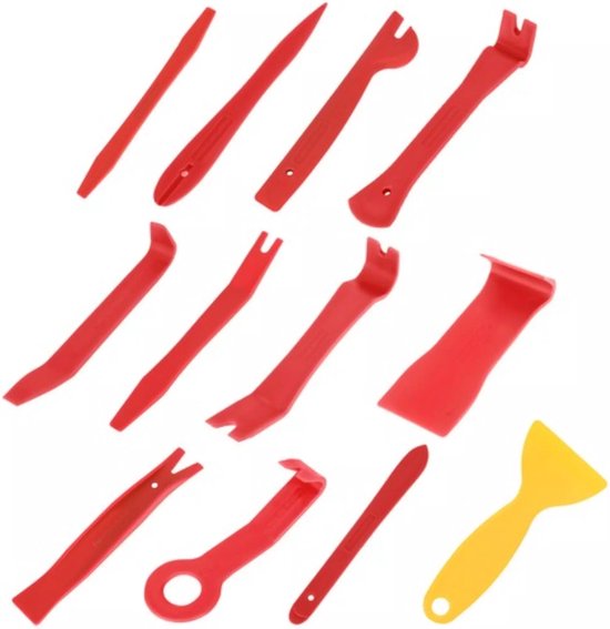 Losse rode en gele kunststof auto-interieurdemontagetools, waaronder schrapers en trimverwijderaars.