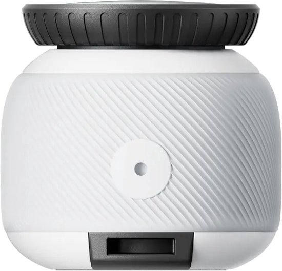 Bovenkant van de witte Insta360 GO 3S actiecamera met geribbelde textuur en lensbevestiging.