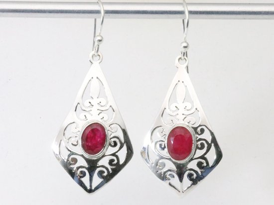 Boucles d'oreilles ajourées en argent avec rubis