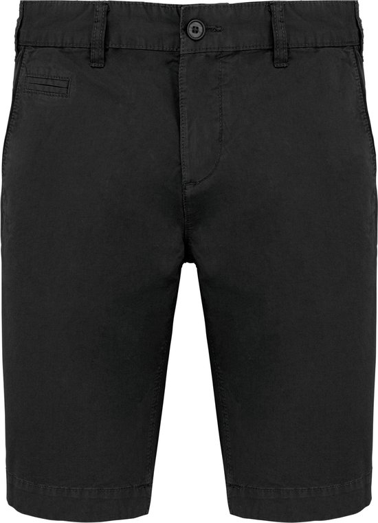 Avant d'un bermuda noir à l'aspect délavé. Le short est doté d'une braguette zippée et boutonnée.