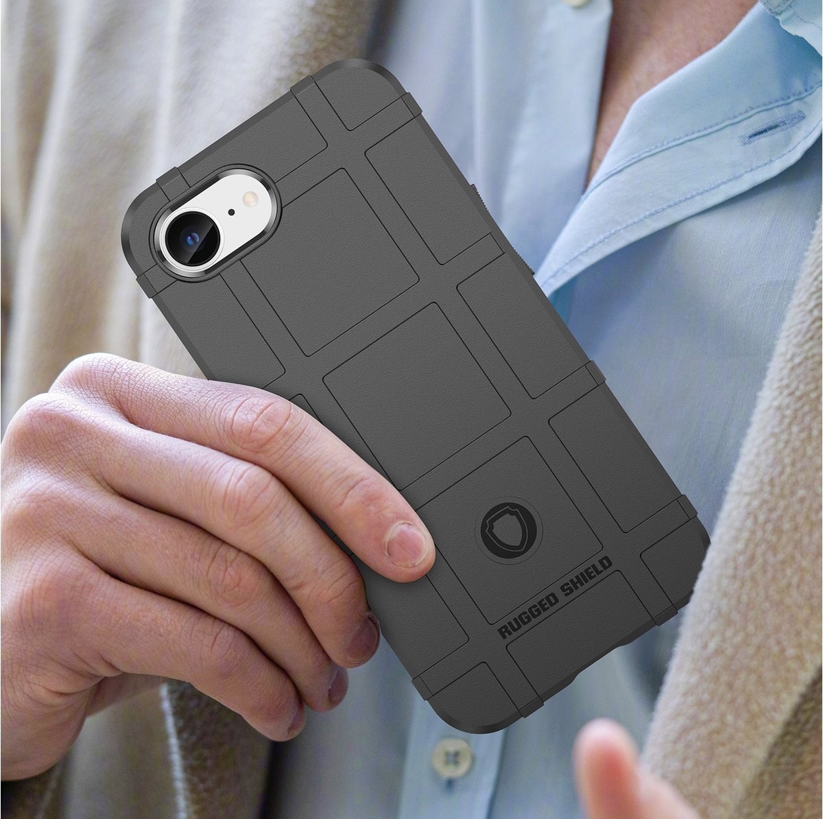 Mobigear Hoesje geschikt voor Apple iPhone 16 Telefoonhoesje Flexibel TPU | Mobigear Rugged Shield Backcover Shockproof | Schokbestendig iPhone 16 Telefoonhoesje | Anti Shock Proof - Zwart