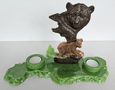 Bruin gekleurde beren op groen plateau met theelichthouders van Epoxy giethars - decoratie - waxinelichthouder - 35x15x22cm- Handgemaakt