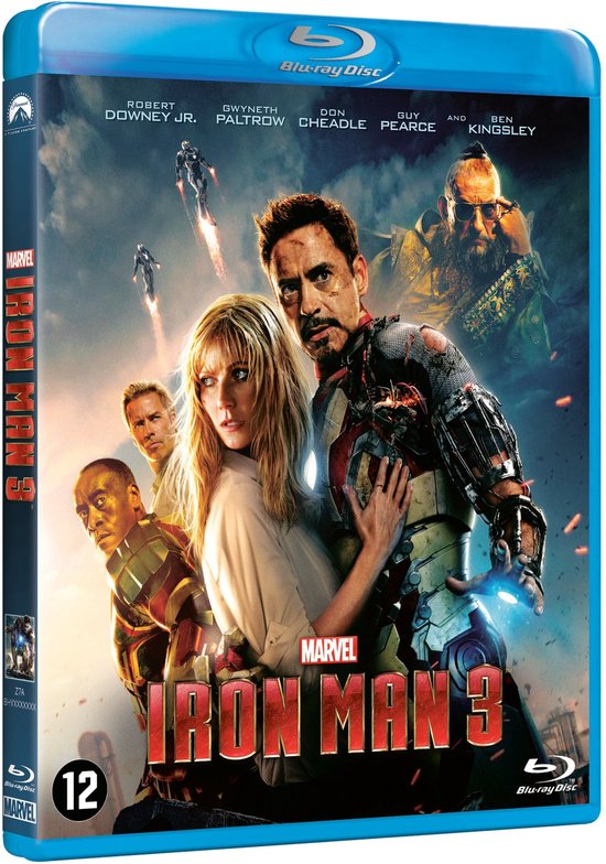 De Blu-ray hoes van Iron Man 3 toont Tony Stark in zijn Iron Man pak, geflankeerd door Pepper Potts en andere personages. Op de achtergrond vliegen Iron Men en de Mandarin.