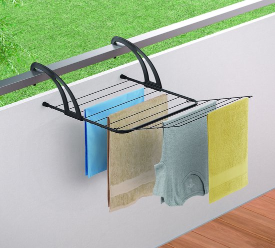 Matzwart ophangbaar droogrek met 7 meter drooglengte, hangend aan een railing.
