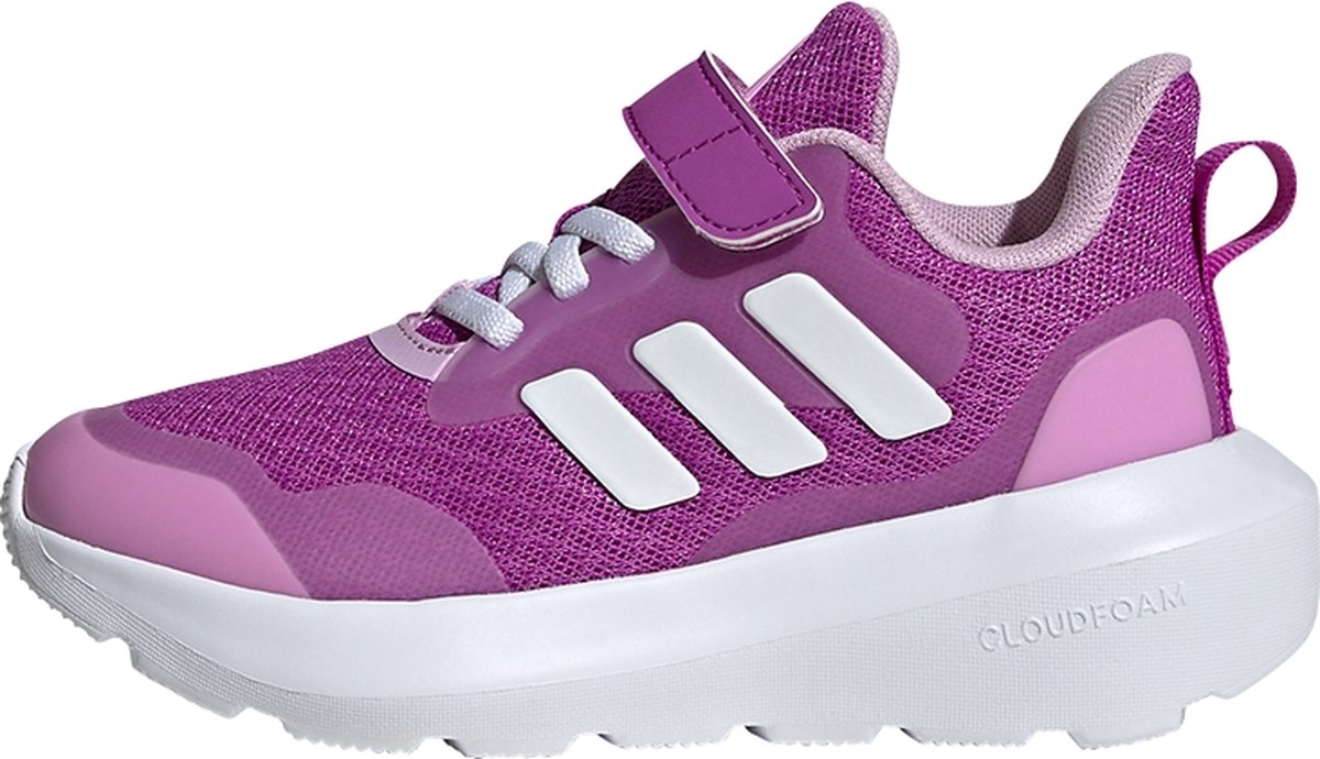 Klassiek hardloopdesign smelt samen met modern comfort in deze adidas schoenen. Ze zijn met een ademend bovenwerk van mesh en zachte Cloudfoam-demping gemaakt om achter vriendjes aan te hollen of door het park te racen. Dankzij de klittenbandsluiting wordt aankleden een eitje. Dit product bestaat voor minstens 20% uit gerecyclede materialen. Door hergebruik van materialen die al eerder zijn gecreerd, helpen we afval verminderen, en ook onze afhankelijkheid van beperkt beschikbare grondstoffen. Daarnaast verkleint het de voetafdruk van onze producten. <p></p> <ul> <li>Normale pasvorm</li> <li>Vetersluiting met klittenband</li> <li>Bovenwerk van mesh</li> <li>Voering van textiel</li> <li>Cloudfoam-demping</li> <li>EVA-middenzool</li> </ul> - 0