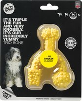 Gele TastyBone trio bot met kip smaak. Met een hond. "It's triple the fun and very knobbly. It's our incredibly yummy trio bone."