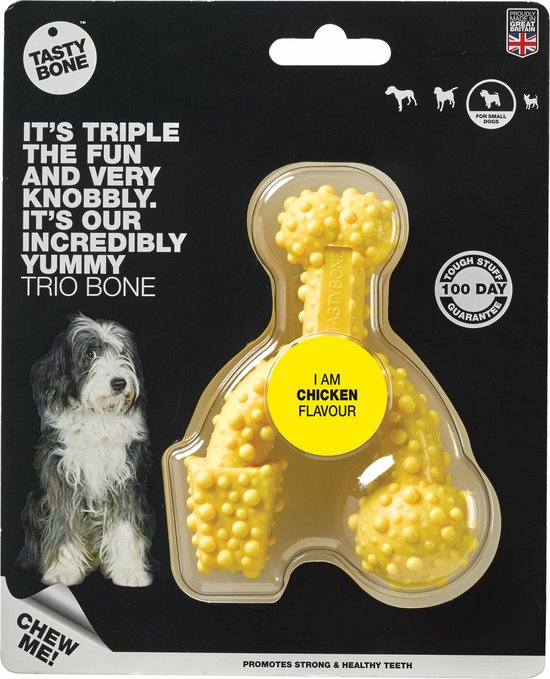 Gele TastyBone trio bot met kip smaak. Met een hond. "It's triple the fun and very knobbly. It's our incredibly yummy trio bone."