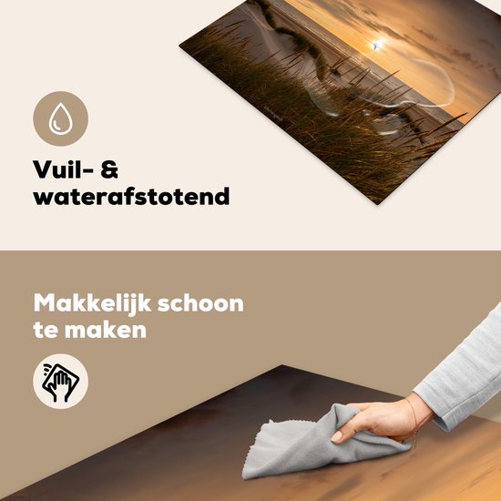 Vuil- & waterafstotende plaat met een duinlandschap bij zonsondergang.