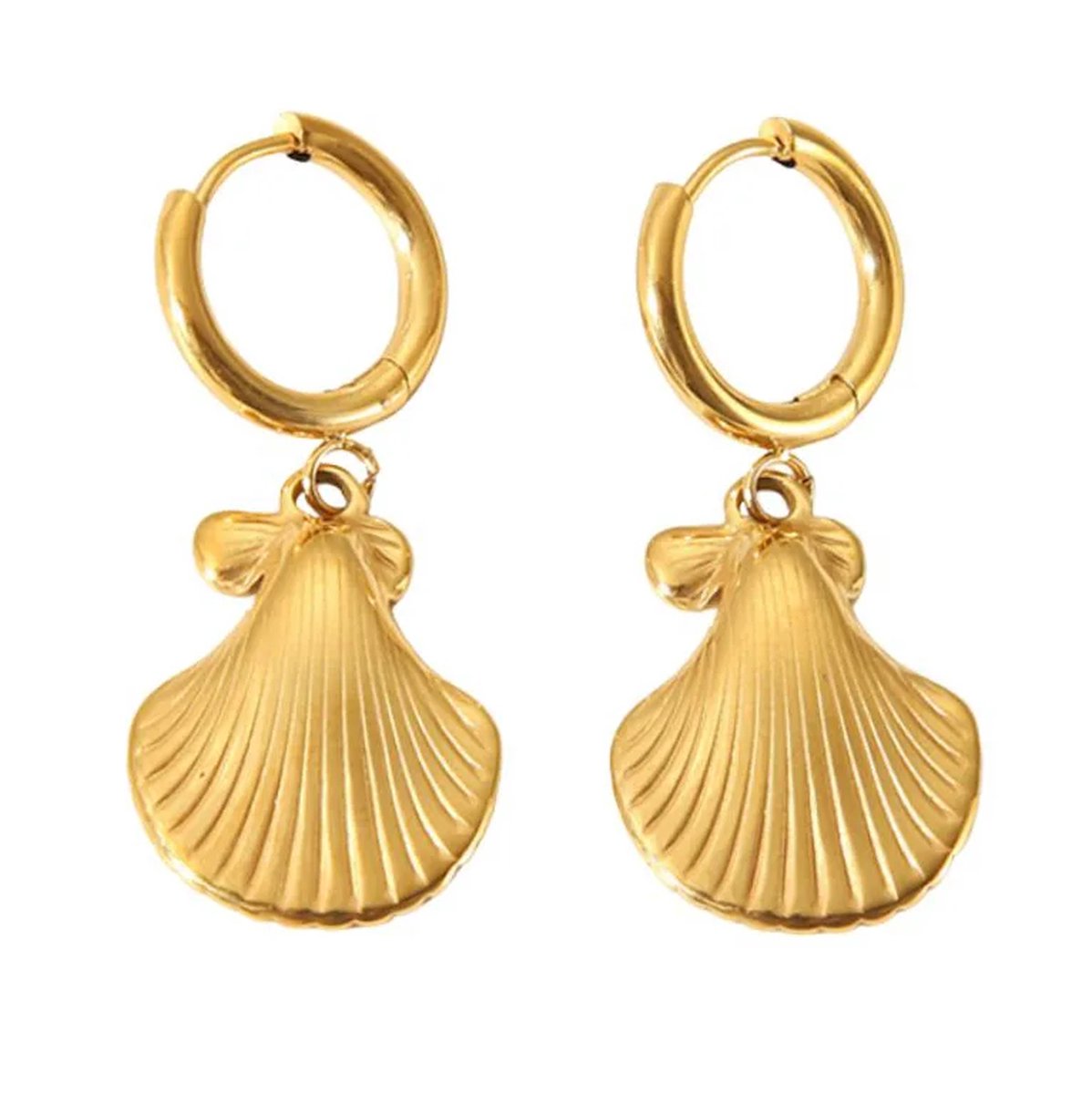 Oorbellen Schelp Goud - RVS - gold plated - oorhangers - dames - beach look - zomer - nikkelvrij - seashell - subtiele damesoorbellen