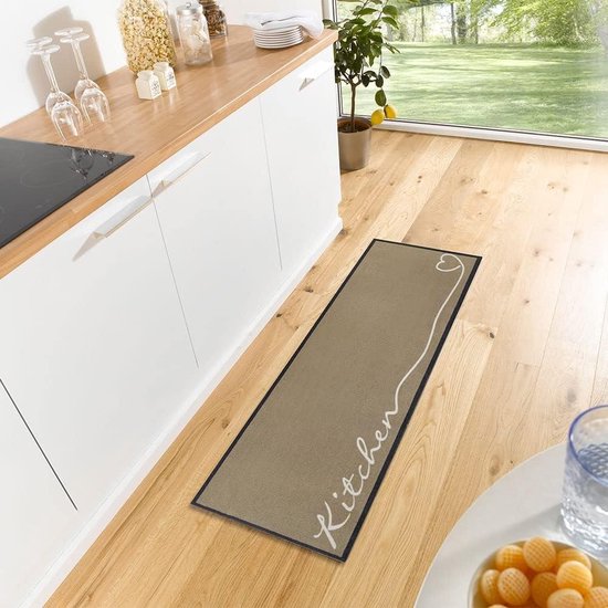 Tapis de cuisine marron sur plancher en bois, avec le texte blanc 'Kitchen' et un cœur.