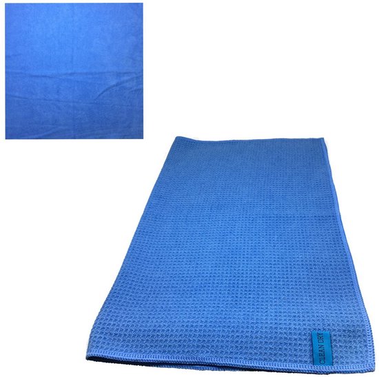 Een blauwe droogdoek met wafelstructuur en een blauw 'Clean Dry' label.