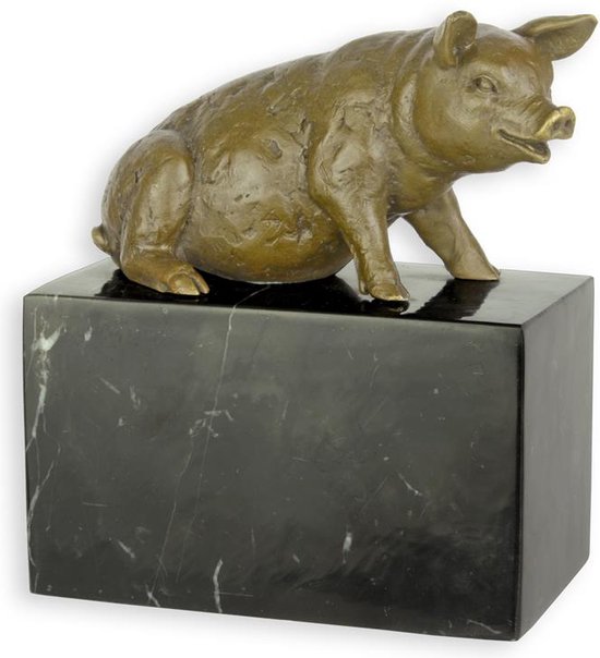 UNE SCULPTURE EN BRONZE D'UN COCHON ASSIS