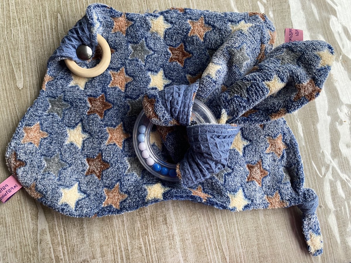 Origineel setje | Rammelaar | Houten bijtring | Knuffeldoek | Hangemaakt | Kraam cadeautje | Tut doekje |