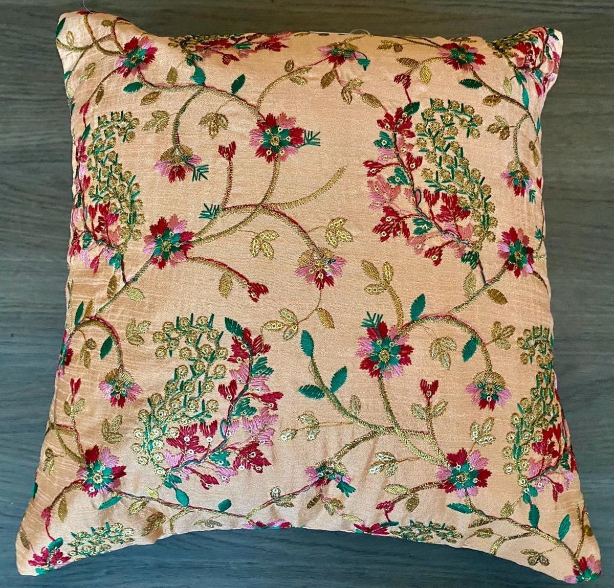 Kussens woonkamer - kussenhoes 35 x 35 cm - kussensloop - sierkussens - cushion cover - katoensilk - Kussenhoesjes - 2 stuks - etnisch Indiaas - borduurwerk - embroidery