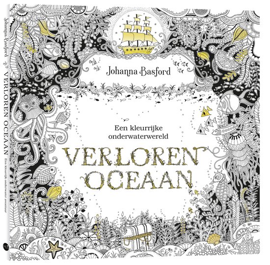 Kleurboek "Verloren oceaan" van Johanna Basford met een zeilschip, inktvissen, vissen en zeepaardjes, zwart-wit met gele accenten.