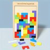 Houten tangrampuzzel met veelkleurige stukken, gedeeltelijk opgelost, met losse stukken ernaast.