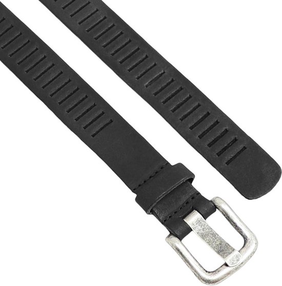 Smalle zwarte leren riem met gesp, detail van perforaties.