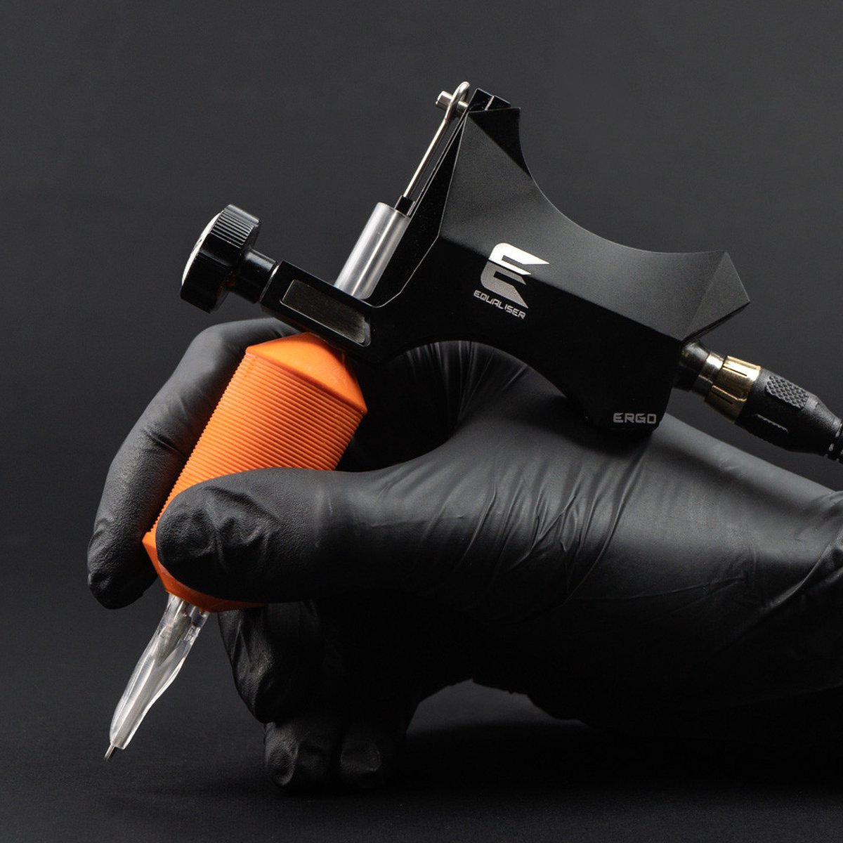 Equaliser Ergo | Premium Professionele Tattoo Machine | Draadloze Tatoeage Pen | Wireless | PMU Gun | Zelf Tatoeëren Kit | Cartridges | Naalden | Beginner & Gevorderden Set 1RL | 3RL | 7RL