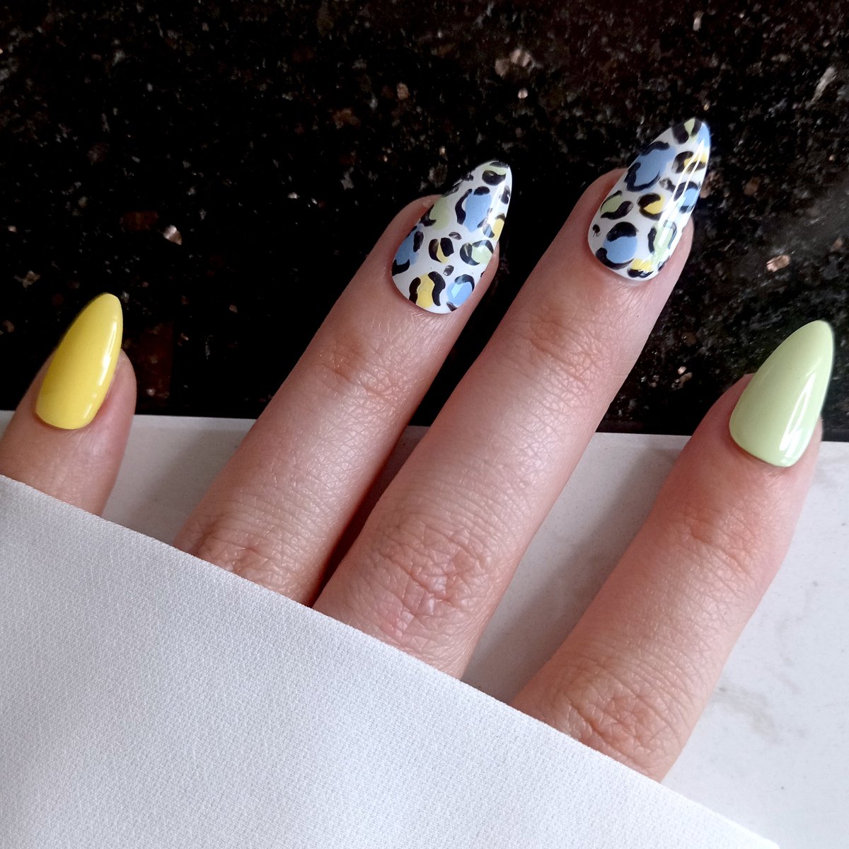 SD Press on Nails B218 Plaknagels Nagelset 20 Nagels Pastel Leopard Gellak Nagellak Kort Stiletto Nepnagels met Lijm Kunstnagels Nail Art Handmade Valse nagels Nagelvijl Accessoires Stiletto Nagels