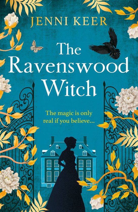 Boekcover van 'The Ravenswood Witch' door Jenni Keer. Een silhouet van een vrouw staat voor een herenhuis, omgeven door hekwerk en gouden bladeren.