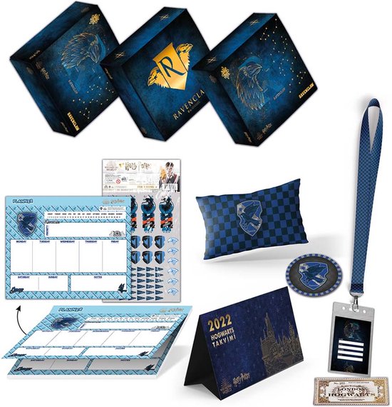 Harry Potter Ravenklauw geschenkset met mok, planner, bedelarmband, badge en een sjaal.