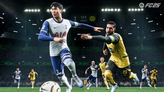 Speler in wit-blauw Spurs-shirt met 'AIA' dribbelt met bal, speler in geel-zwart Dortmund-shirt komt eraan.