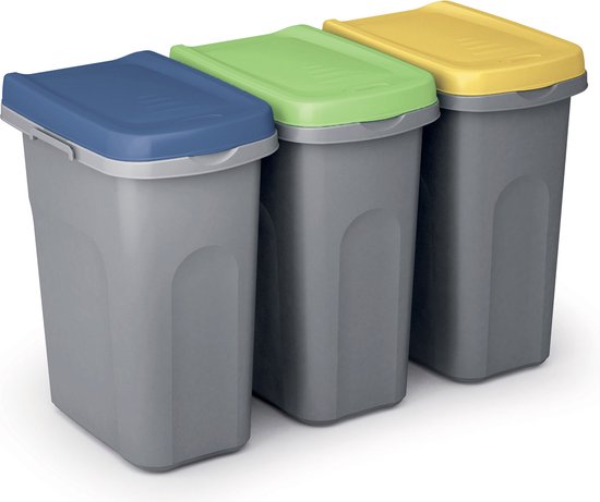 Drie grijze prullenbakken op een rij, van links naar rechts met blauwe, groene en gele deksels.