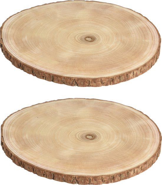 Twee ronde, lichtbruine boomschijven met duidelijke jaarringen en een natuurlijke schorsrand.