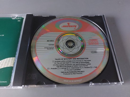 CD schijfje met artiest en titel van The Alan Parsons Project, Tales of Mystery and Imagination. Met tracklist en Mercury logo.