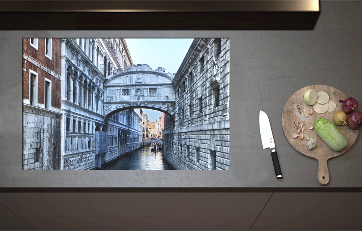 Inductieplaat Beschermer - Brug der Zuchten boven Smalle Rivier in Venetie, Italië - 85x55 cm - 2 mm Dik - Inductie Beschermer - Bescherming Inductiekookplaat - Kookplaat Beschermer van Wit Vinyl