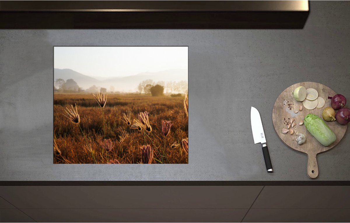 Inductieplaat Beschermer - Chloris Gayana Grassen in het Weiland bij Gebergte - 58x51 cm - 2 mm Dik - Inductie Beschermer - Bescherming Inductiekookplaat - Kookplaat Beschermer van Zwart Vinyl